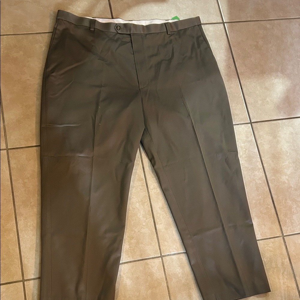 Roundtree & Yorke Men's Tan Dress Pants